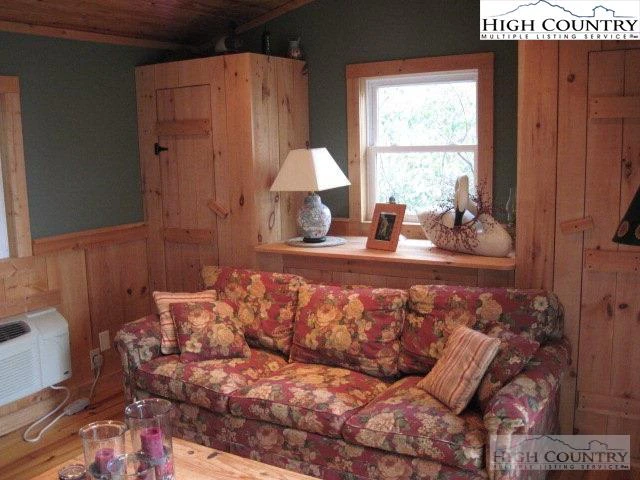Image number 20 for the current listing