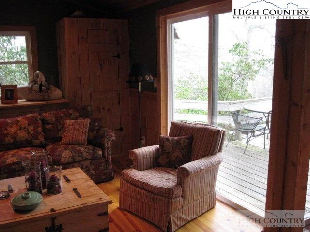 Image number 10 for the current listing