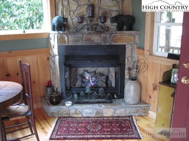 Image number 18 for the current listing