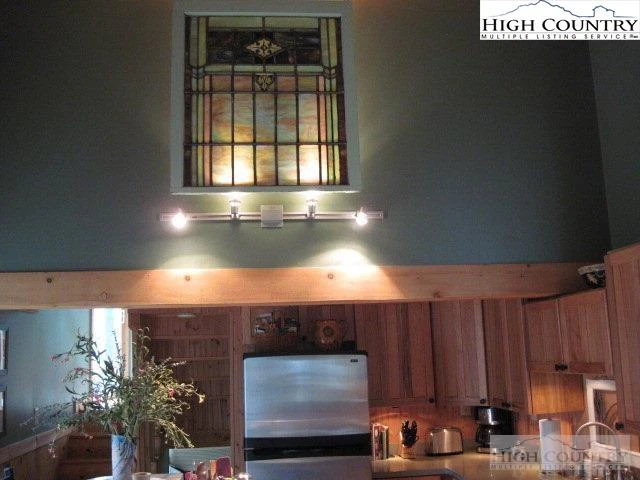 Image number 3 for the current listing