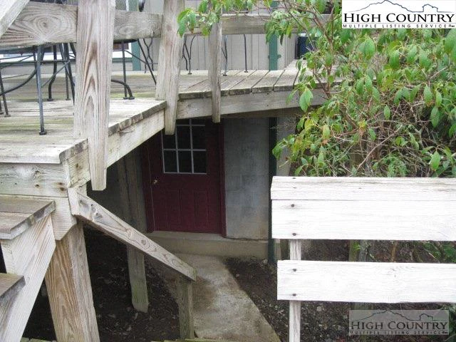 Image number 17 for the current listing