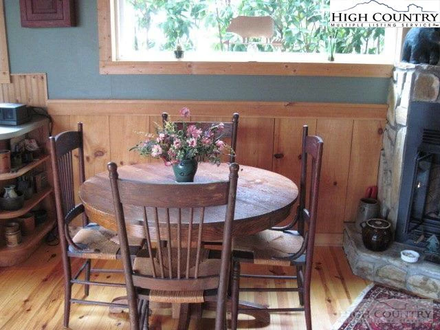Image number 27 for the current listing