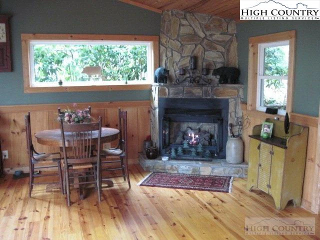 Image number 26 for the current listing