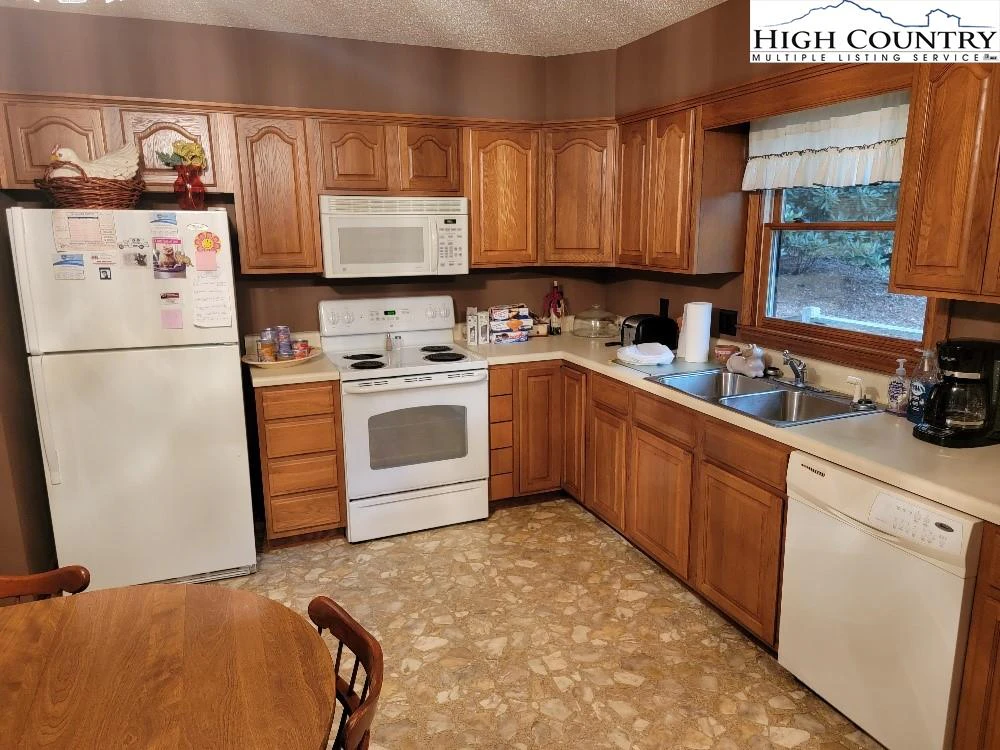 Image number 11 for the current listing