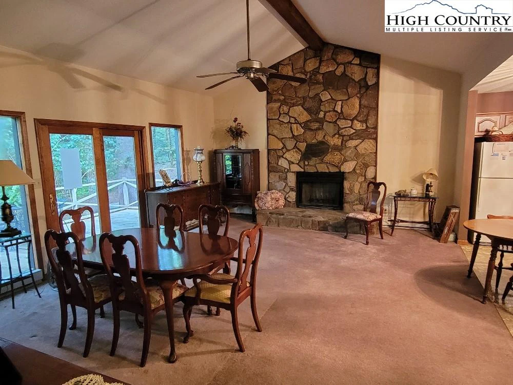 Image number 4 for the current listing