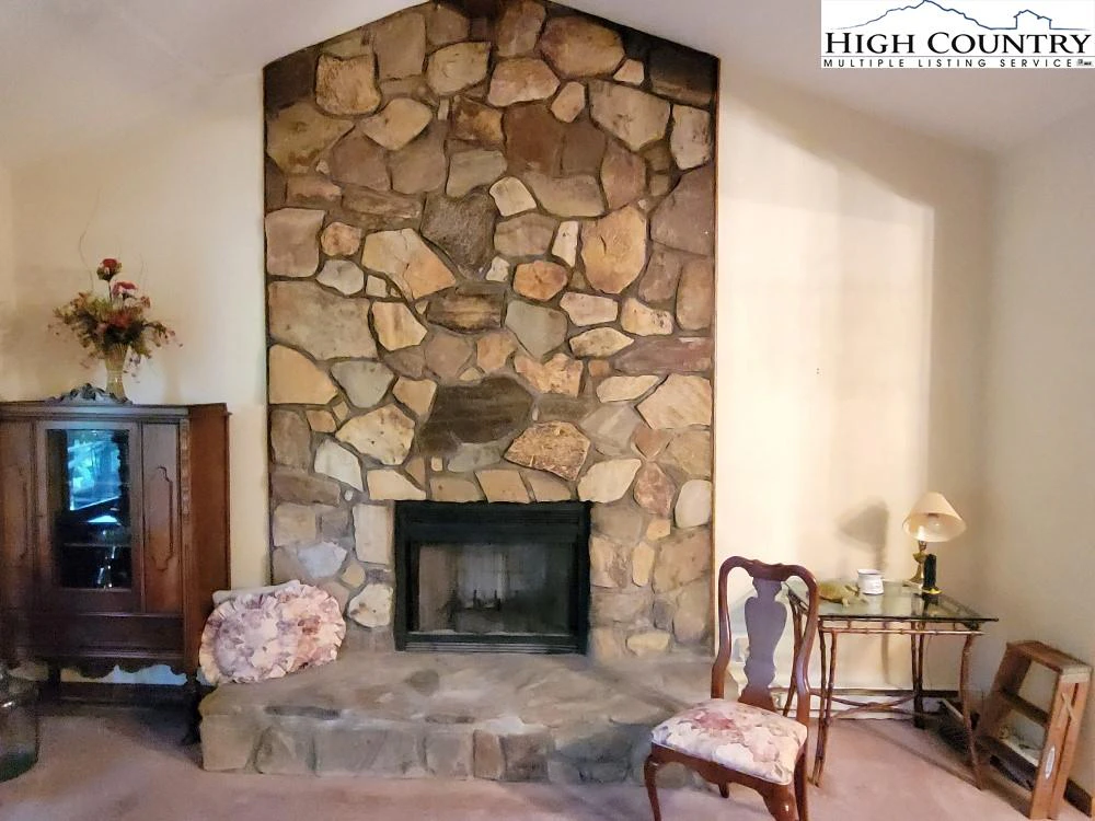 Image number 6 for the current listing