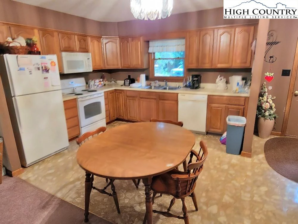 Image number 10 for the current listing
