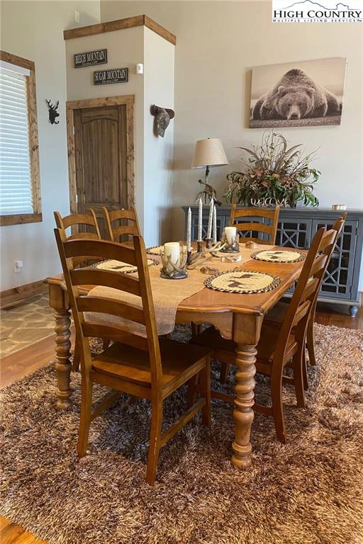 Image number 3 for the current listing