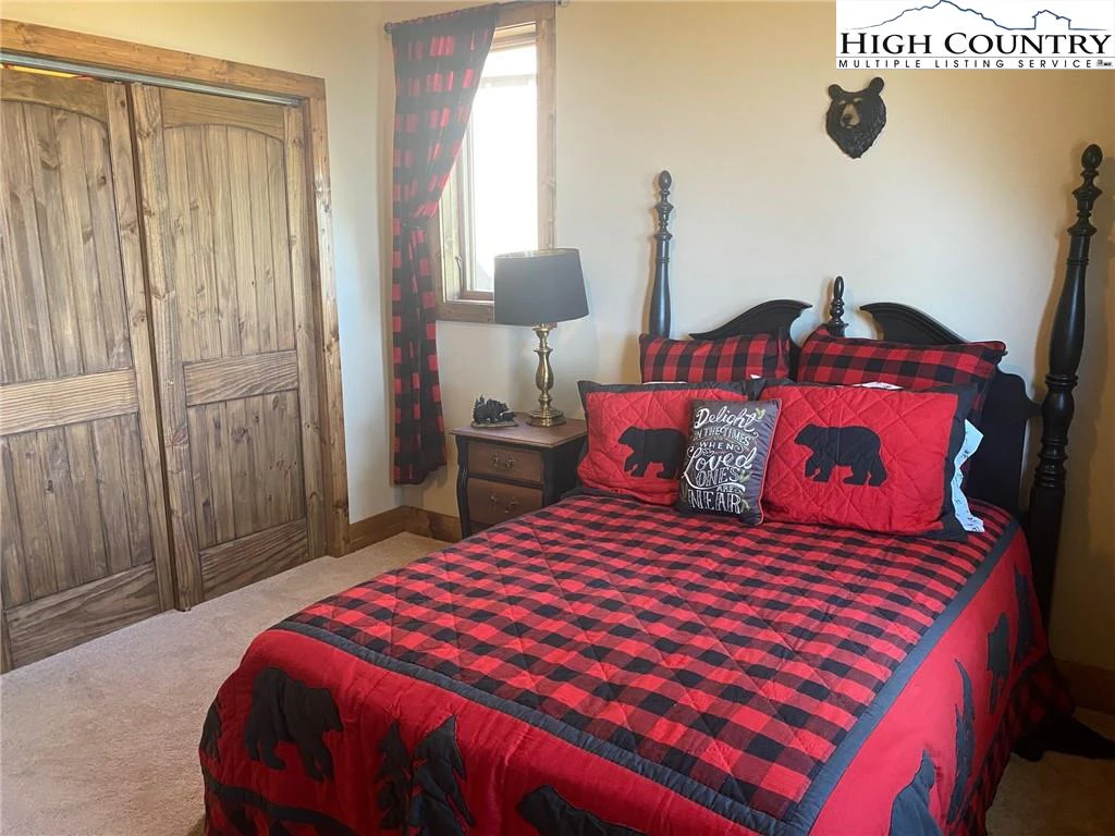 Image number 11 for the current listing