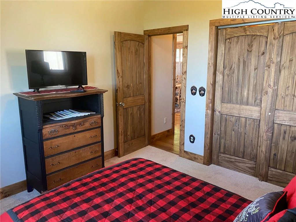 Image number 12 for the current listing