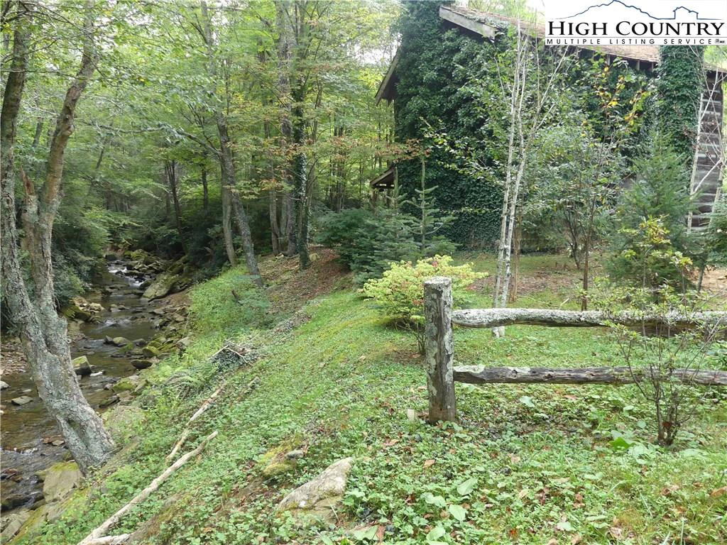 Image number 1 for the current listing