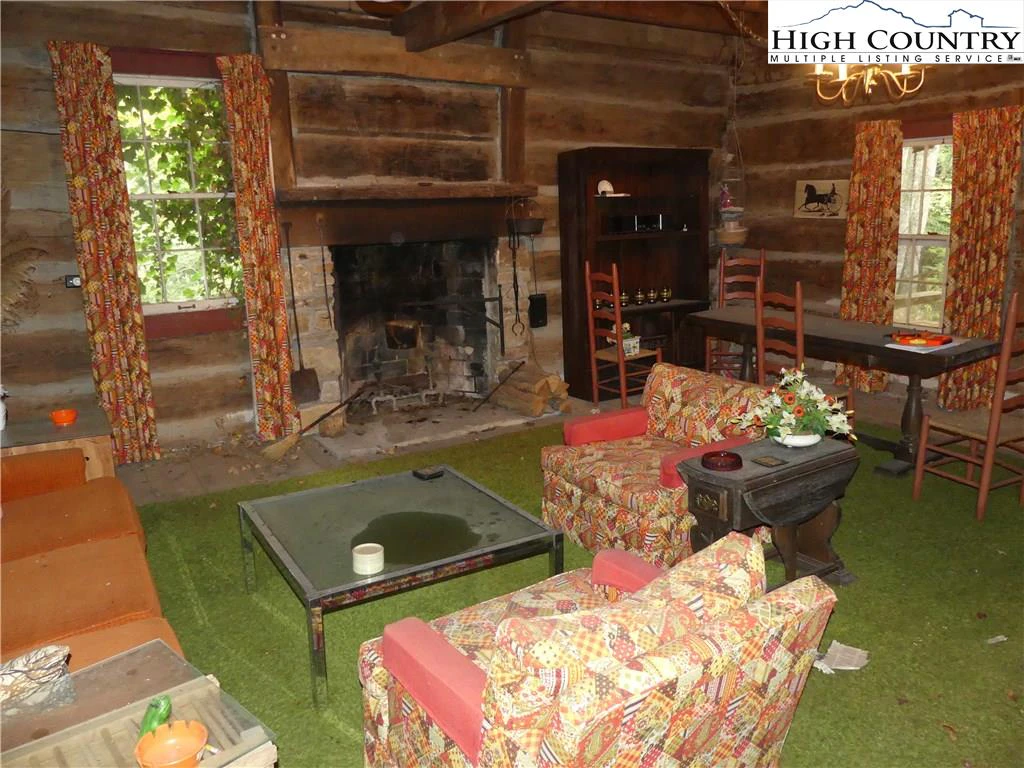 Image number 11 for the current listing