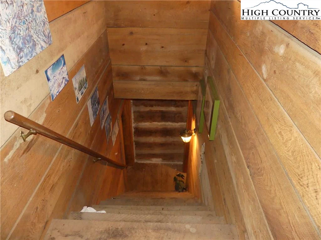 Image number 4 for the current listing