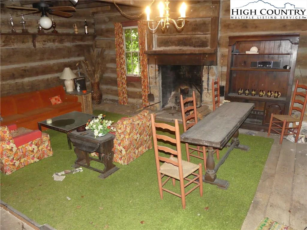 Image number 3 for the current listing
