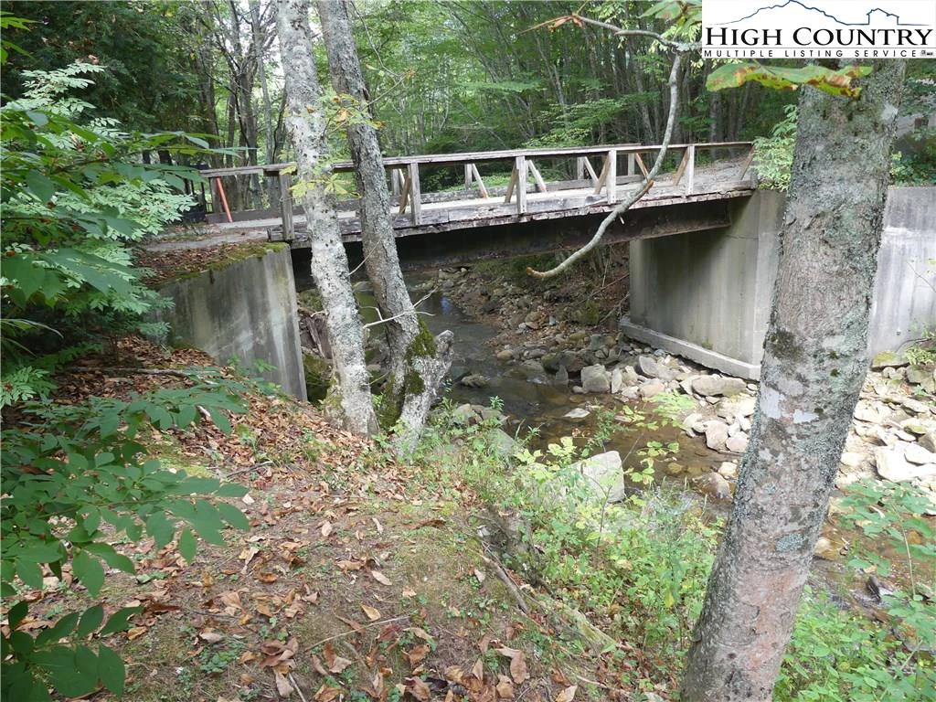 Image number 19 for the current listing