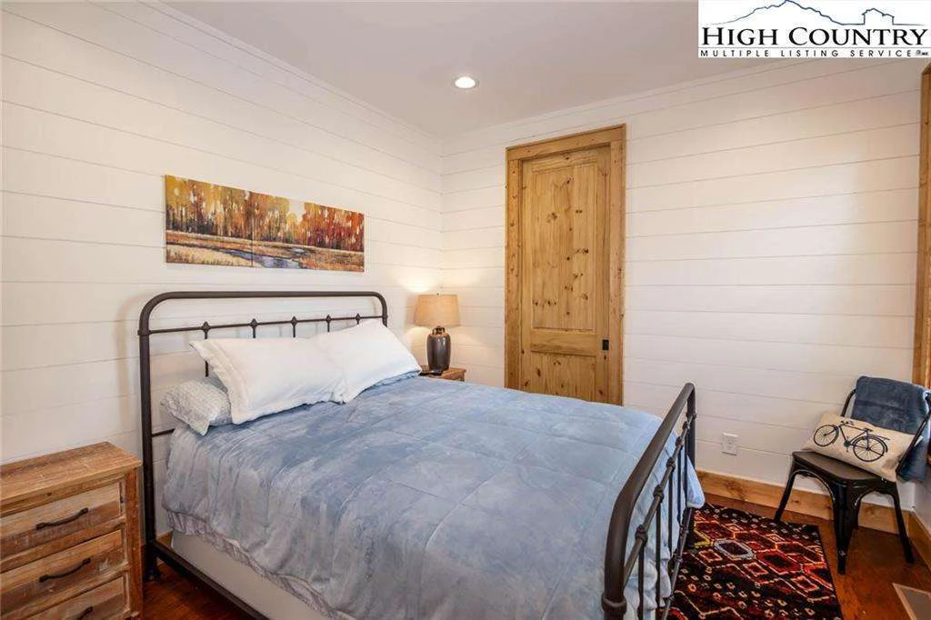 Image number 7 for the current listing