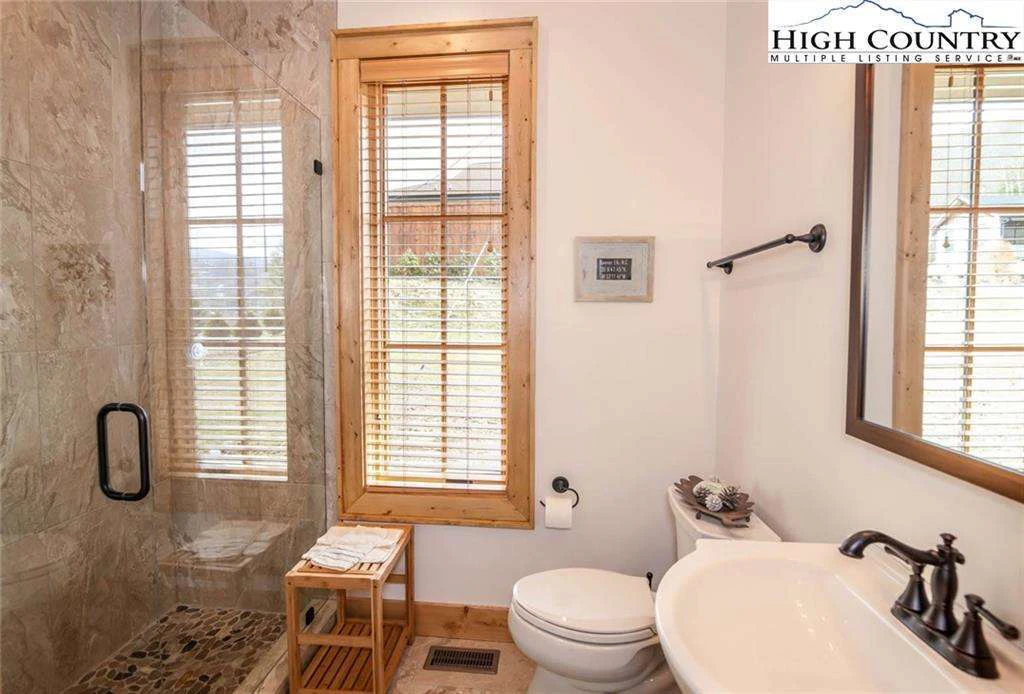 Image number 5 for the current listing
