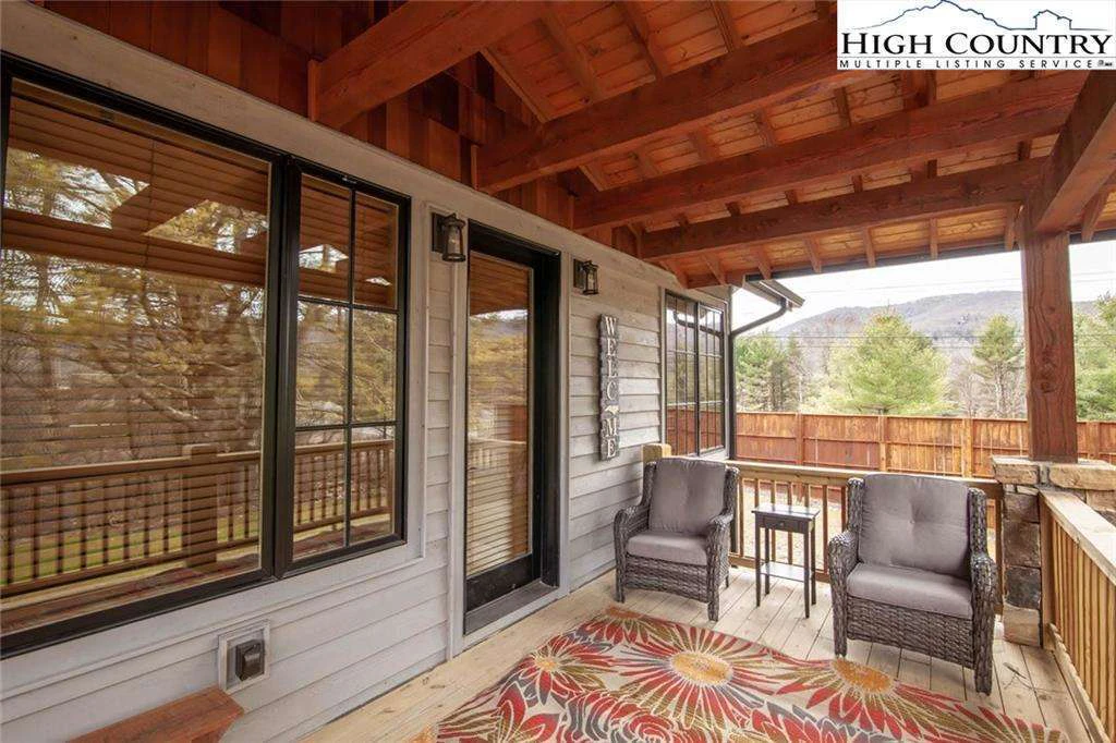 Image number 4 for the current listing