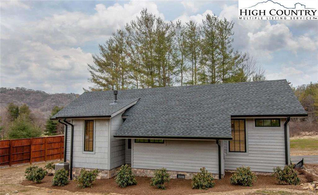 Image number 3 for the current listing
