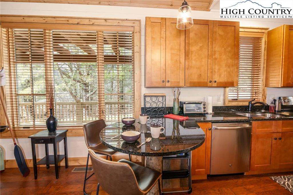 Image number 2 for the current listing