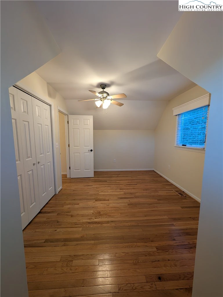 Image number 3 for the current listing