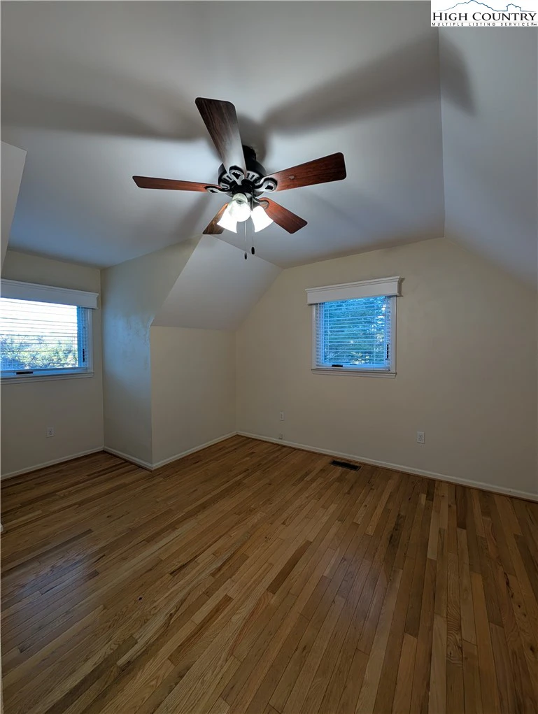 Image number 4 for the current listing
