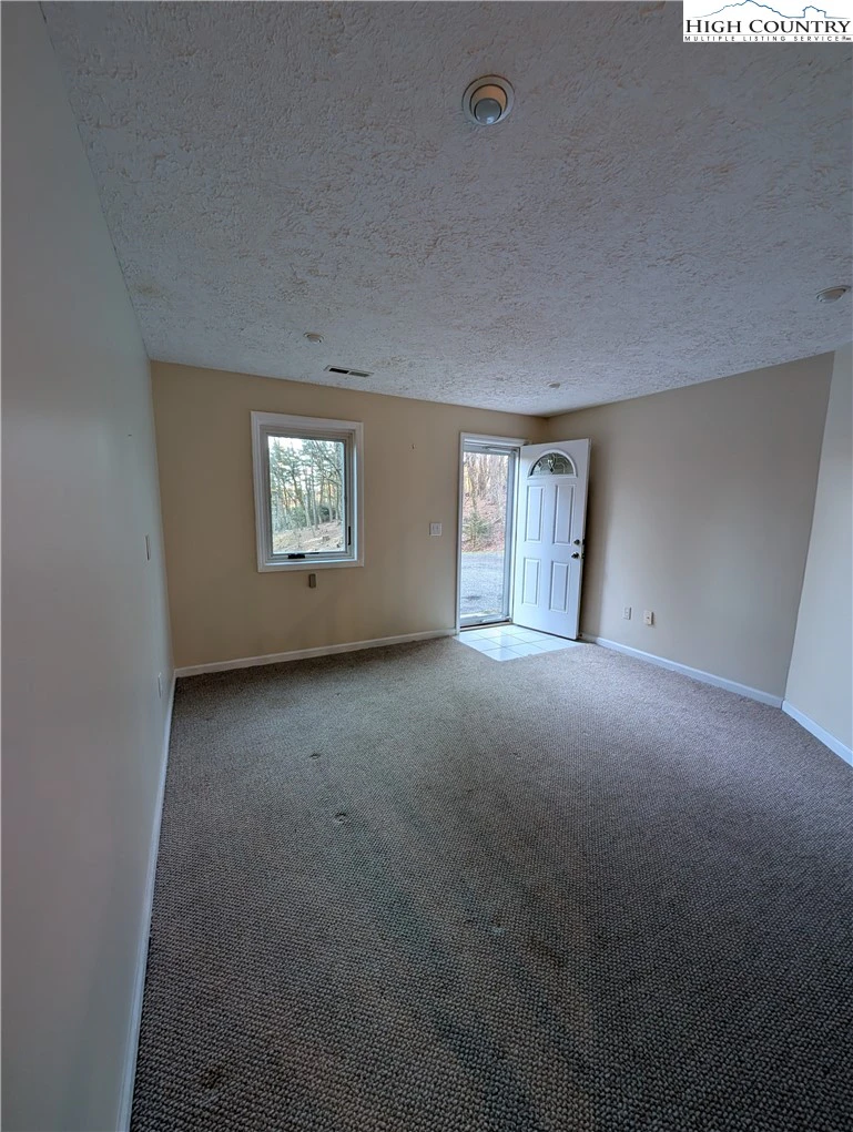 Image number 9 for the current listing