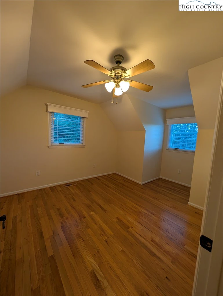 Image number 5 for the current listing