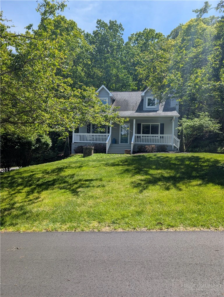Image number 1 for the current listing
