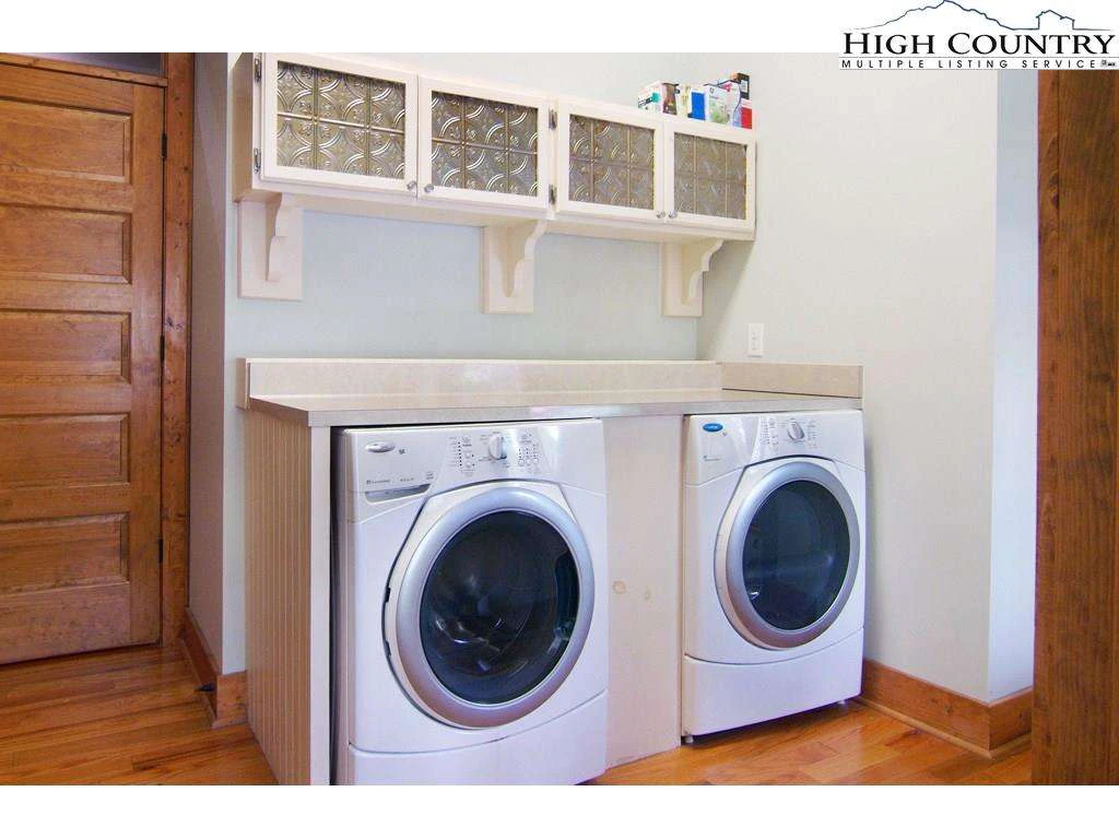Image number 18 for the current listing