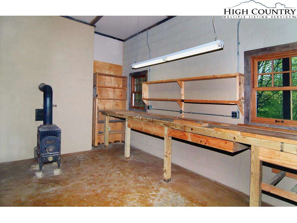 Image number 9 for the current listing
