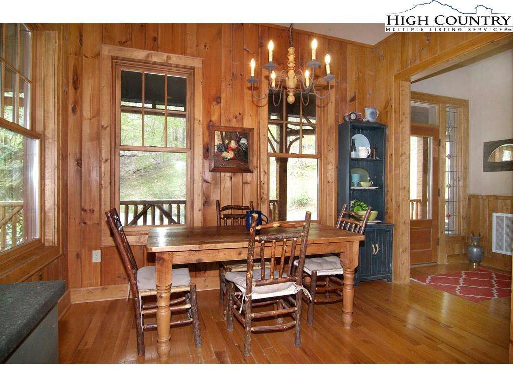 Image number 22 for the current listing