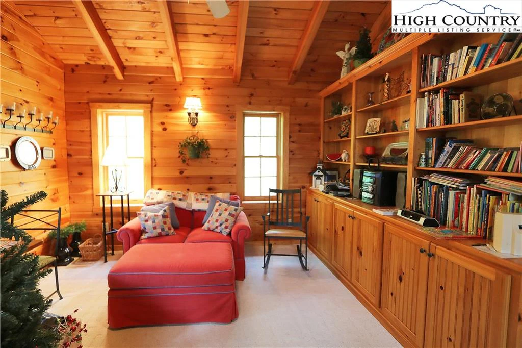Image number 14 for the current listing