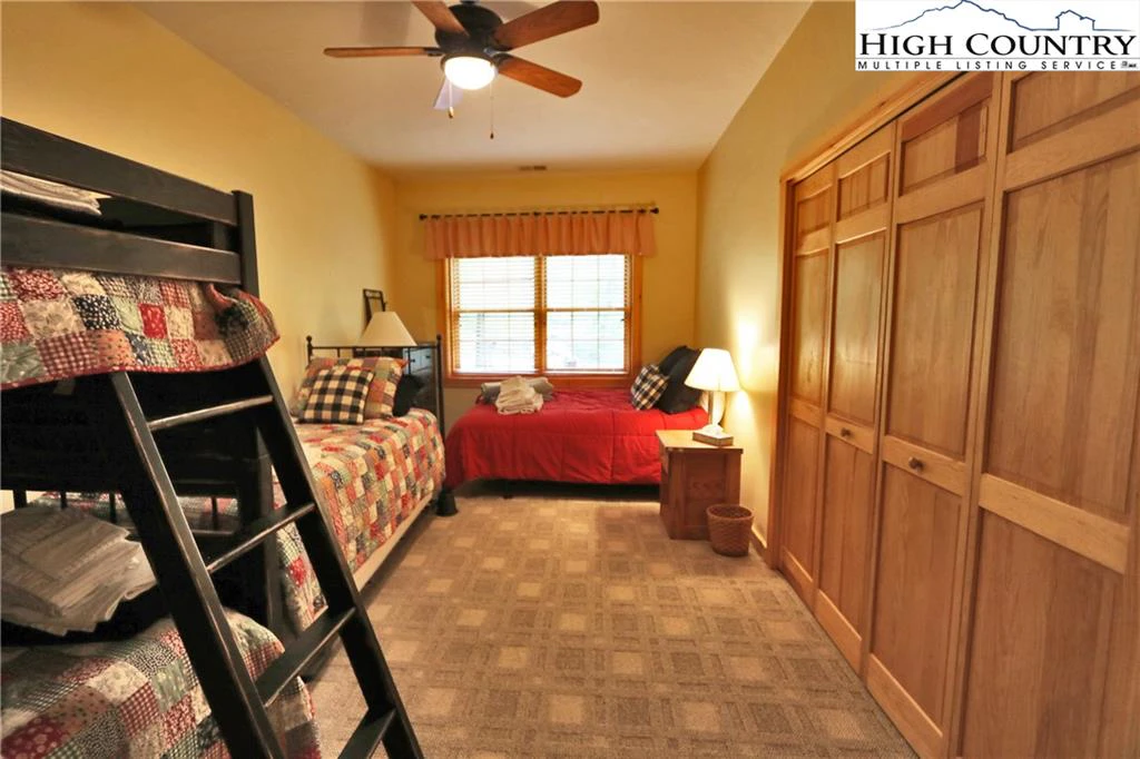 Image number 7 for the current listing