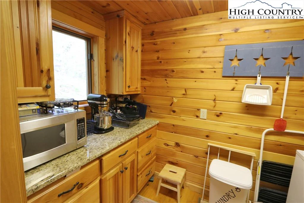 Image number 9 for the current listing