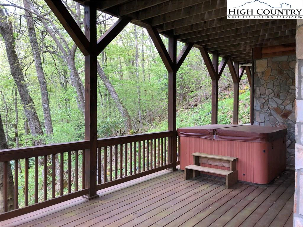 Image number 15 for the current listing