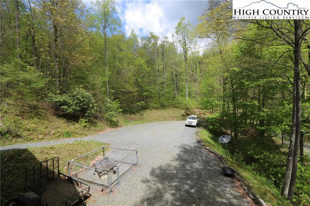 Image number 17 for the current listing