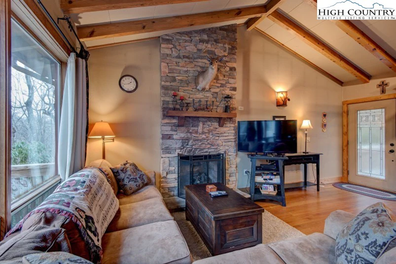 Image number 1 for the current listing