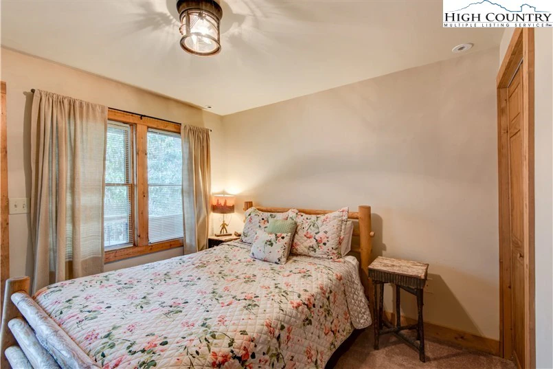 Image number 5 for the current listing