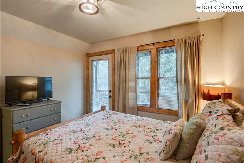 Image number 6 for the current listing