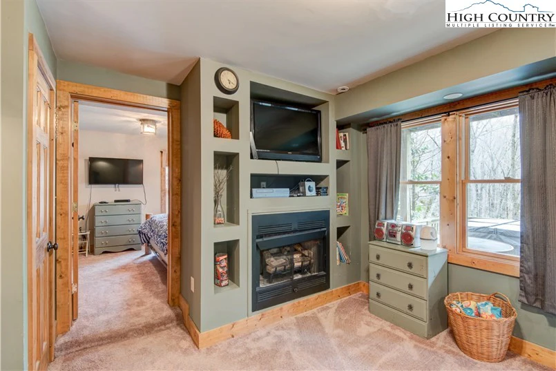 Image number 7 for the current listing