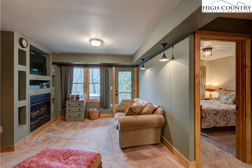 Image number 10 for the current listing