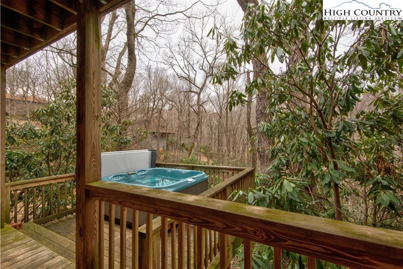 Image number 15 for the current listing