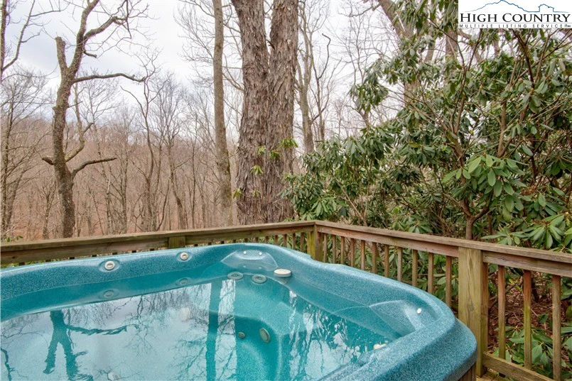Image number 18 for the current listing