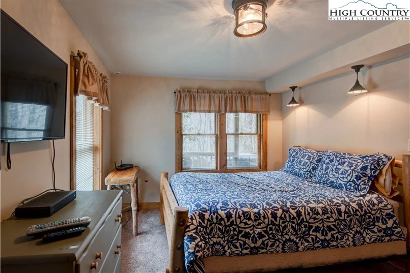 Image number 3 for the current listing