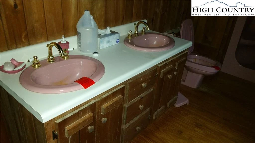 Image number 14 for the current listing