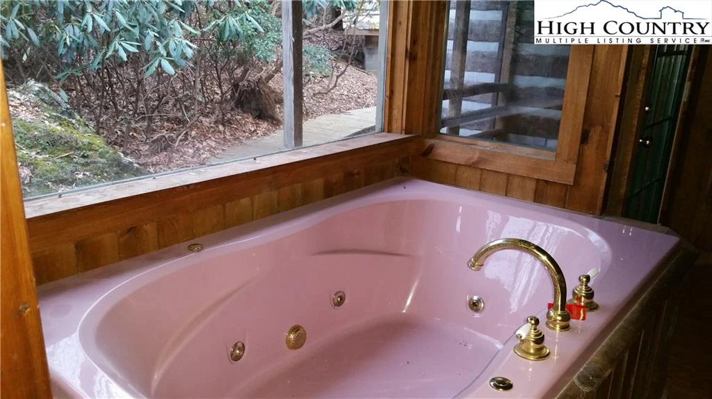 Image number 3 for the current listing