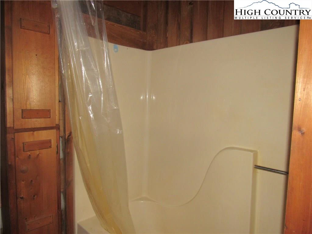 Image number 9 for the current listing