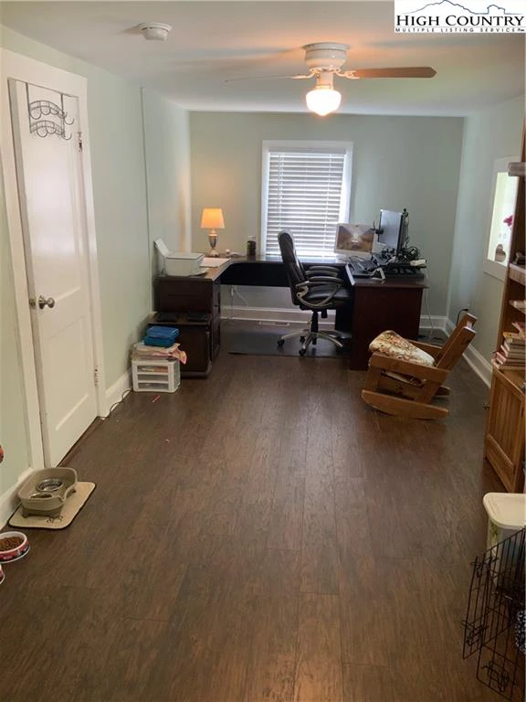 Image number 3 for the current listing