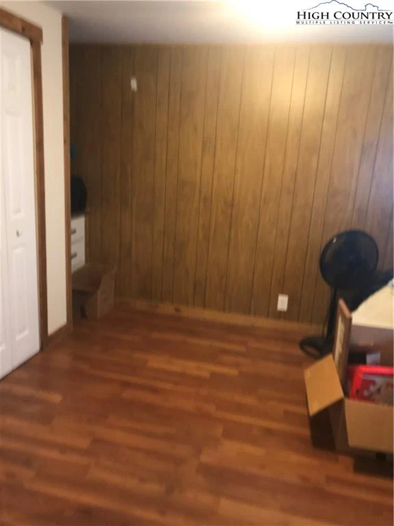 Image number 3 for the current listing